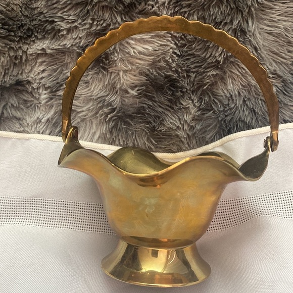 Vintage Brass Handle Basket - Picture 9 of 16
